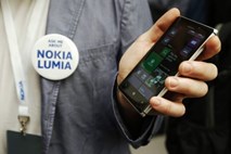 Nokia predstavila nov paradni pametni mobilnik Lumia 925