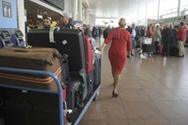 Adria potnikom na letih v Bruselj zaradi stavke priporoča le ročno prtljago