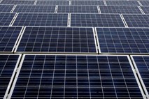 Bruselj bo uvedel začasne dajatve za kitajske solarne plošče