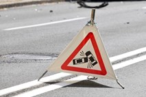 Rogaška Slatina: V prometni nesreči avtomobila in motorista umrla ena oseba
