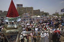 Protesti na ulicah Egipta: “Ne bomo odšli, dokler se Mursi ne vrne na čelo države”