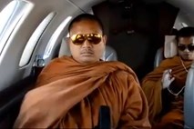 Tajskega meniha lovijo zaradi spolne zlorabe in spletnih prevar
