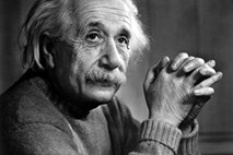 O Albertu Einsteinu s svetlobno hitrostjo