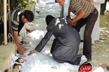 Sirija zavrača obtožbe: Naše sile niso uporabile kemičnega orožja – Domnevno ubitih 1300 ljudi (foto in video)