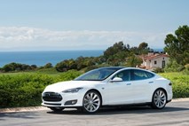 Tesla potihoma postaja znamka bogatih in slavnih