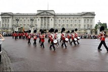 Angleži pripravljajo tekmo pred Buckinghamsko palačo