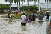 Več tisoč turistov zapustilo poplavljeni Acapulco (foto)