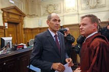 Patria: Janša in Krkovič sta se na sodbo že pritožila, sodbo je v četrtek prevzel tudi Črnkovič