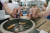 Zagovorniki: Elektronske cigarete bi lahko rešile življenja več milijonov kadilcev