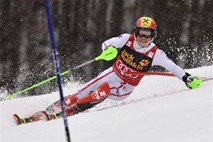 Hirscher prepričljivo zmagal na slalomu v Leviju