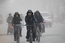 Piloti zaradi smoga v Pekingu prisiljeni k pristajanju na slepo