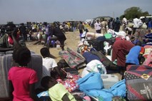 V Južnem Sudanu ponekod razglasili izredne razmere, v Etiopiji pogovori o prekinitvi ognja