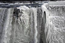 Polarni ciklon zamrznil Niagarske slapove (foto)