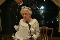Britanska kraljeva družina pričenja “mehko tranzicijo” na prestolu