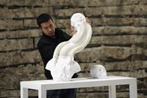 Skulpture kitajskega umetnika, ustvarjene iz več tisoč listov papirja (foto)