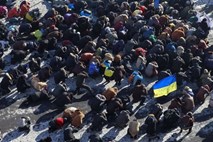 V Ukrajini naj bi do petka na prostost izpustili več kot 100 protestnikov