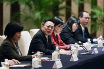 Kitajska in Tajvan na prvih pogovorih na vladni ravni po 65 letih