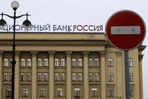 Visa in Mastercard blokirala transakcije klientov več ruskih bank