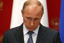 Putin o umiku vojakov z meje z Ukrajino; Nato: o tem ni nikakršnih znakov