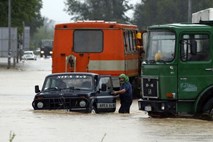 Srbija: Evakuirali več kot 3000 ljudi, rekordna količina padavin v zadnjih 120 letih (foto in video)