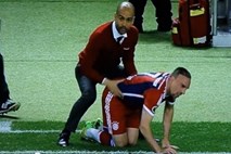 Posnetek, kako Guardiola masira Riberyja, postaja spletni hit