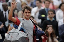 Federer izpadel v osmini finala Pariza, Murray napredoval po maratonskem dvoboju