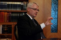 Josipović odvzel odlikovanja Sanaderju in njegova dejanja označil za veleizdajo