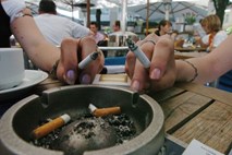Britanski zdravniki o prepovedi prodaje cigaret vsem, rojenim po letu 2000