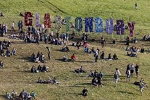 Deset najboljših nastopov v zgodovini glasbenega festivala Glastonbury (video)