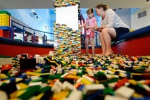 Greenpeace zahteva prekinitev sodelovanja med Legom in Shellom
