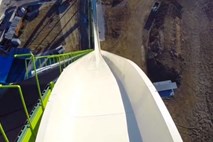 Najvišji vodni tobogan na svetu: kot bi skočil z nebotičnika Empire State (video)