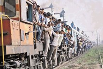 Indija išče milijardne naložbe v modernizacijo dotrajane železniške mreže