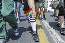 Hrvaški sabor je potrdil zakon o istospolnem partnerstvu, a otrok ne bodo mogli posvojiti