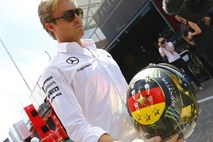 Fifa Rosbergu prepovedala, da bi imel na čeladi podobo pokala za zmagovalca mundiala