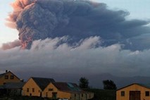 Zračni prostor nad nemirnim islandskim ognjenikom znova odprt