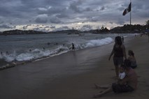 Orkan Odile dosegel obalo Mehike: hotele na hitro spremenili v zaklonišča