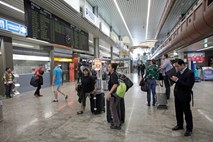 Sodišče EU: Letalske družbe lahko dodatno zaračunajo prtljago