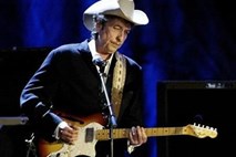 Glasbena industrija Boba Dylana imenovala za osebnost leta 2015
