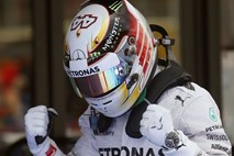 Hamiltonu premierni pole position v Sočiju