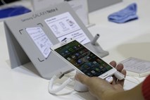 Bo tablični mobilnik izrinil običajne pametne telefone?