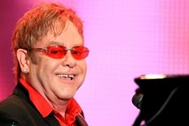 Elton John med koncertom v Rusiji obsodil homofobijo v državi
