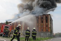 Celjska občina mora odstraniti v požaru poškodovani Rakušev mlin 