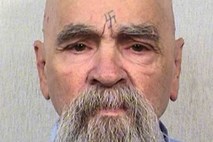 Množični morilec Charles Manson se bo poročil s 26-letno “Star” 