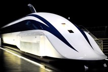 Prvi potniki z novim japonskim magnetnim vlakom prek 500 kilometrov na uro (video)