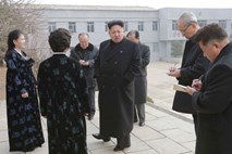 Kim Jong Un svojo mlajšo sestro nagradil z visokim položajem