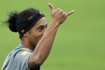 Ronaldinho dobil ultimat: Treniraj ali pa odidi