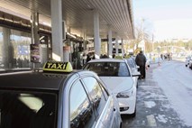 Taksisti se na Brniku tepejo za potnike