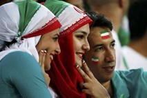 Iranskim nogometašem zaradi »selfijev« z navijačicami grozi kazen