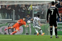 Tevez Juventusu priigral prednost, Ancelotti pa kljub porazu ostaja prepričan v uvrstitev Reala v finale