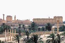 Palmira, sirski biser kulturne dediščine, je prepuščena Islamski državi